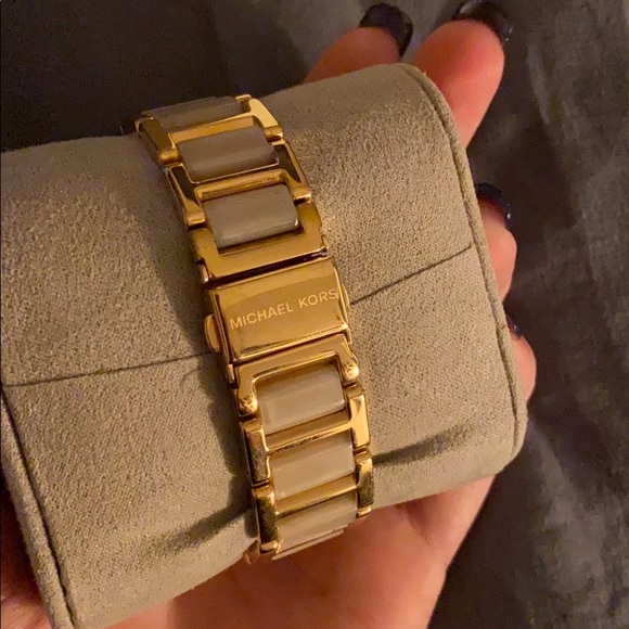 Women’s Michael kohrs rose-gold watch - Picture 9 of 12